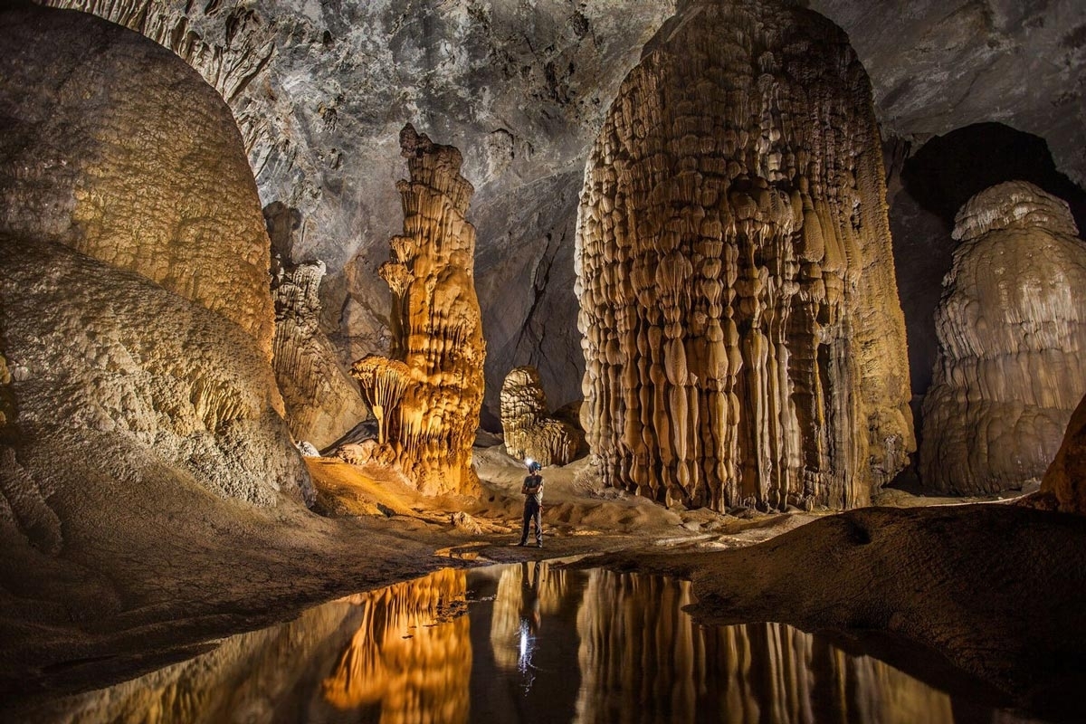 Khám phá vẻ đẹp ngoạn mục của hang Sơn Đoòng - Hang động lớn nhất thế giới 