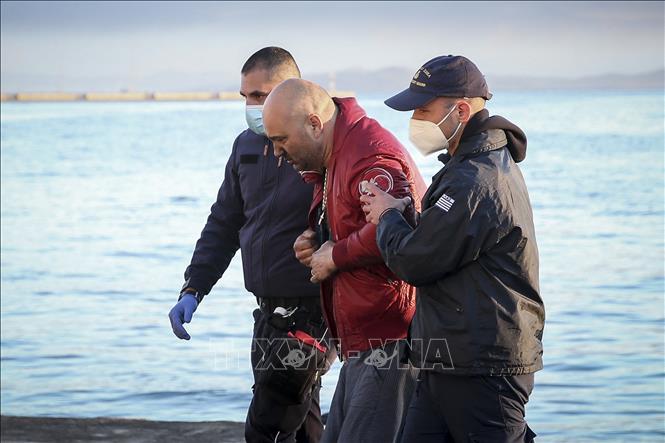 Vẫn còn 12 người mất tích trong vụ cháy phà ở Địa Trung Hải 