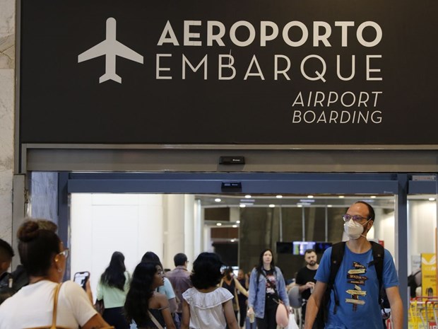 Brazil bỏ quy định đeo khẩu trang bắt buộc khi đi máy bay