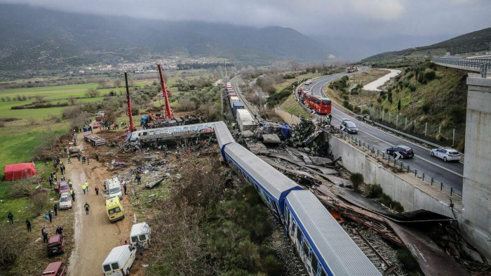 Tai nạn tàu ở Hy Lạp: Bộ trưởng Giao thông bật khóc, đệ đơn từ chức