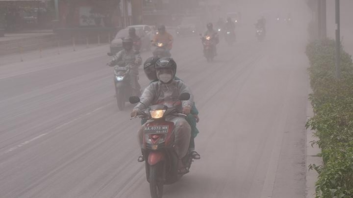 Núi lửa Merapi ở Indonesia phun trào mây nóng dữ dội