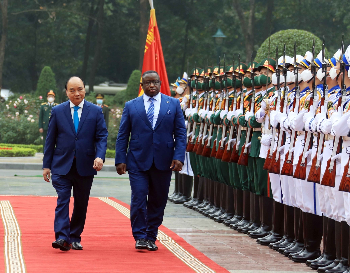 Chủ tịch nước chủ trì lễ đón trọng thể Tổng thống Sierra Leone  