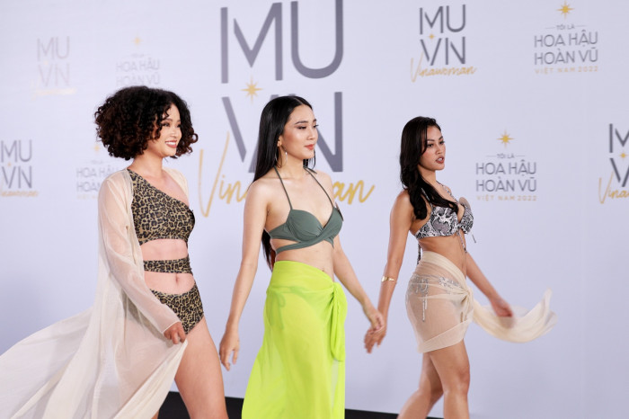 Bỏng mắt với body của thí sinh Hoa hậu Hoàn vũ trong phần thi bikini 
