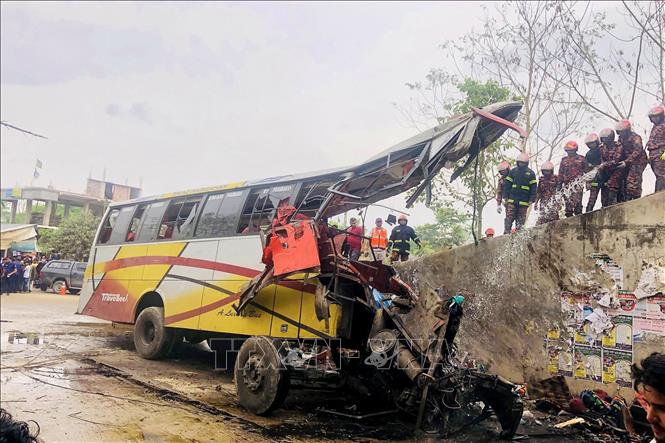 Tai nạn xe buýt ở Bangladesh, ít nhất 17 người thiệt mạng 