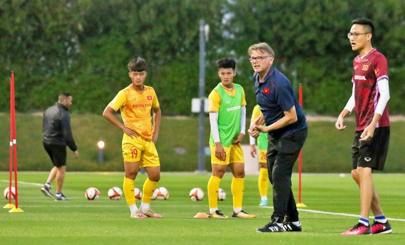 Tiền vệ U23 Việt Nam tiết lộ cách 'truyền lửa' của HLV Troussier