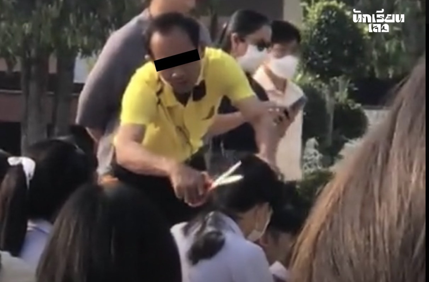 Giáo viên Thái Lan cắt tóc hơn 100 học sinh để trừng phạt