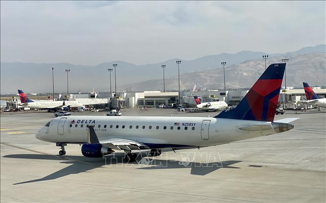 Mỹ điều tra vụ máy bay của hãng hàng không Delta bị nứt kính chắn gió 