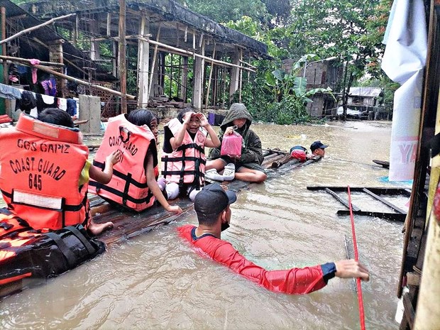 Số người thiệt mạng do mưa bão ở Nam Phi và Philippines tiếp tục tăng
