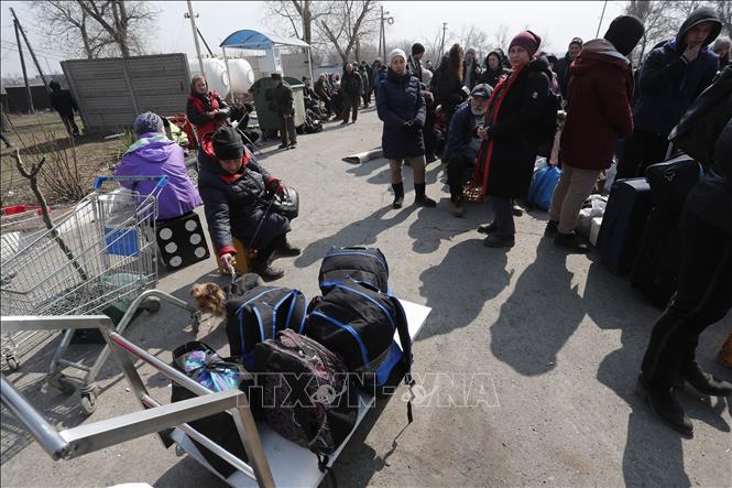 Ukraine tạm ngừng sơ tán dân thường khỏi miền Đông 