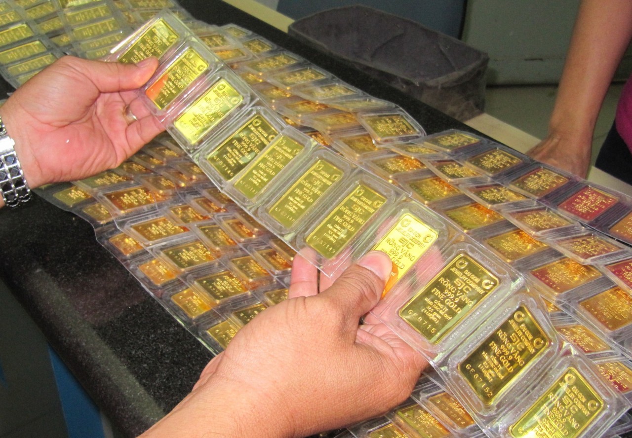 Giá vàng hôm nay 16-4: Vàng SJC tăng tiếp vào cuối tuần, sát 70 triệu đồng/lượng 