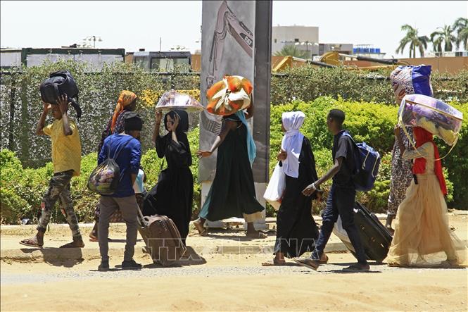 Người dân Sudan mắc kẹt giữa giao tranh dữ dội 