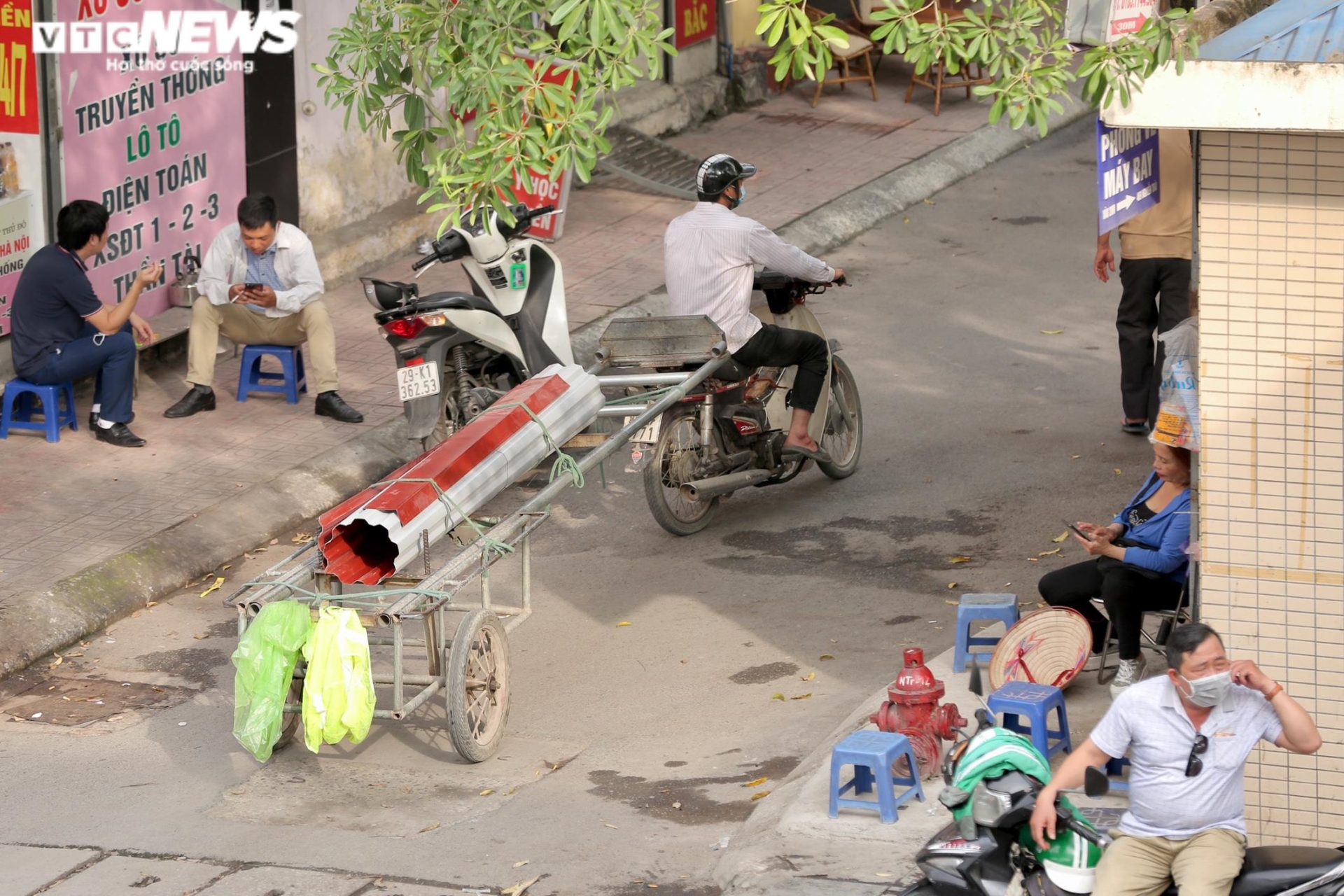 Vin cớ mưu sinh, nhiều tài xế lê 'máy chém' lộng hành khắp phố phường Hà Nội 