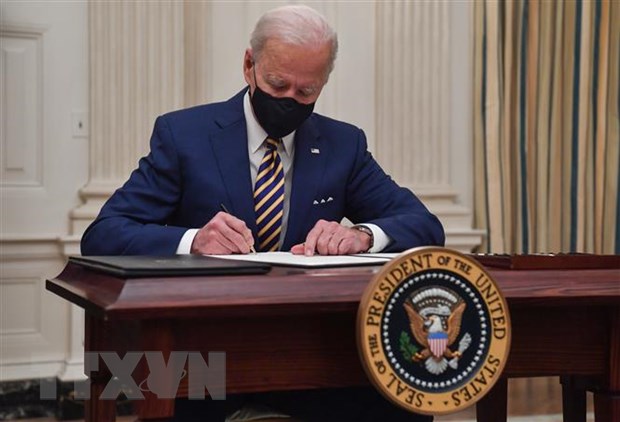 Tổng thống Mỹ ký ban hành luật chống thù hận đối với người gốc Á
