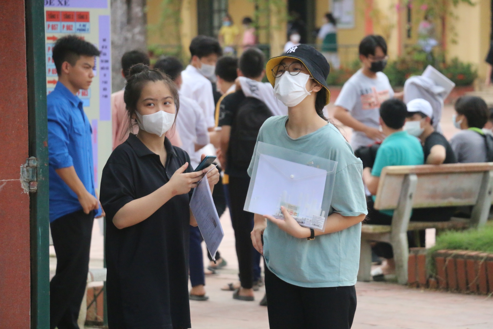 Gần 1000 thí sinh tham gia kỳ thi tuyển sinh vào lớp 10 Trường THPT Chuyên Nguyễn Trãi