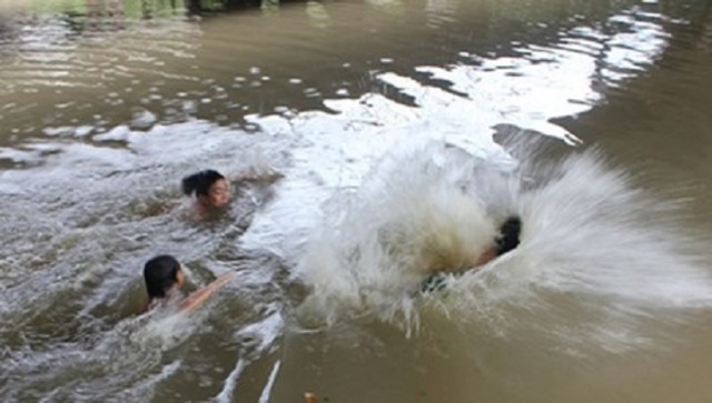 Hải Dương: Rủ nhau ra sông tắm, nam sinh lớp 7 huyện Thanh Miện bị nước cuốn trôi 