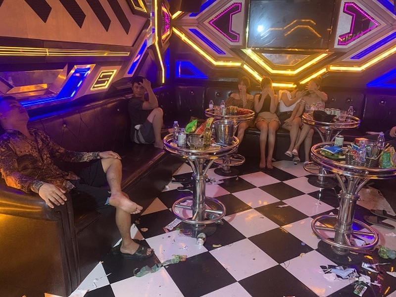 Hải Dương: Tổ chức “tiệc ma túy” trong quán karaoke, 2 đối tượng bị khởi tố 