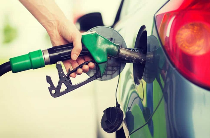 Giá xăng giữ nguyên, tăng mạnh giá dầu 