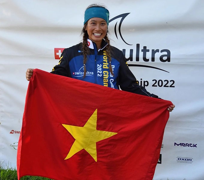 Nữ vận động viên Việt Nam vô địch giải 3 môn phối hợp khắc nghiệt nhất thế giới 