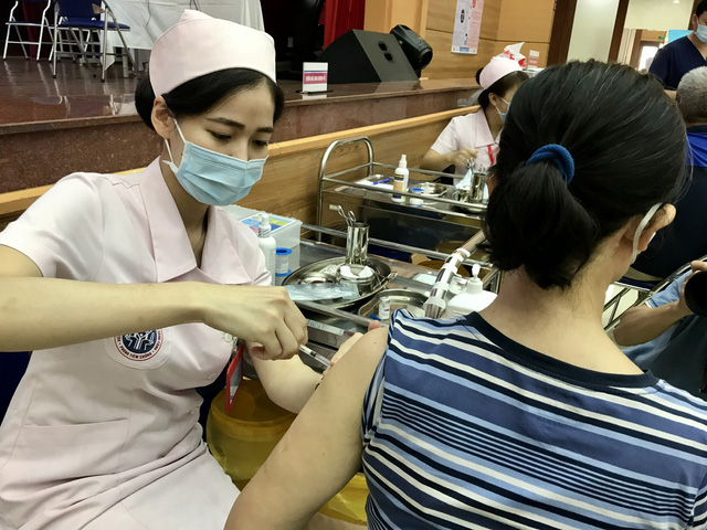 Việt Nam tiêm chủng chạm mốc 50 triệu liều vaccine COVID-19