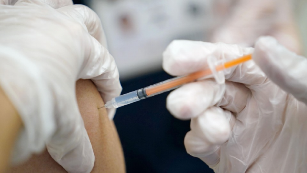 WHO khuyến nghị tiêm mũi vaccine ngừa Covid-19 tăng cường cho người suy giảm miễn dịch 