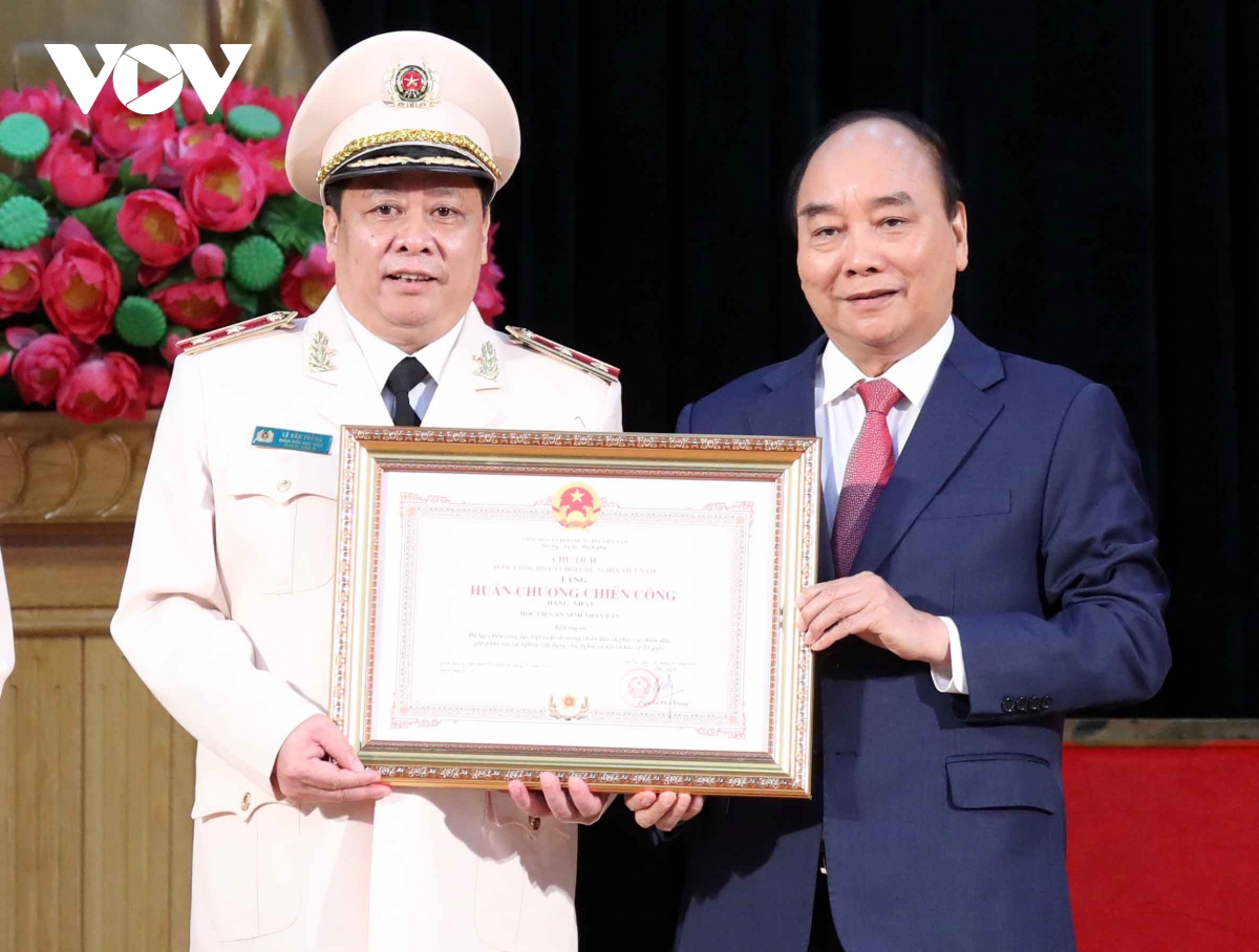 Chủ tịch nước trao Huân chương Chiến công hạng Nhất cho Học viện An ninh nhân dân 