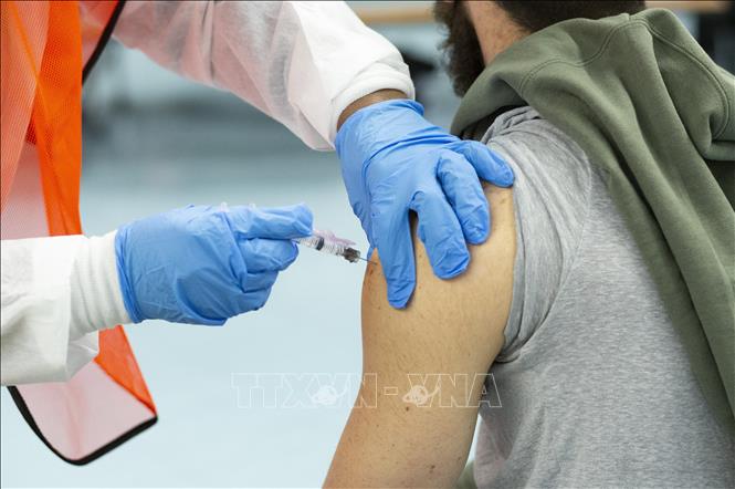 Hơn 25% số cảnh sát tại Los Angeles có thể mất việc do từ chối tiêm vaccine 