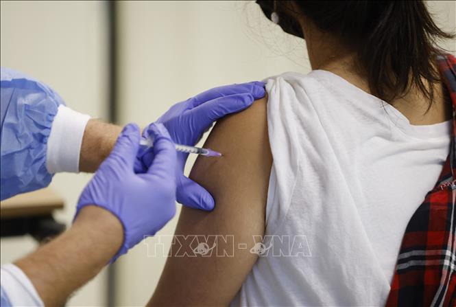 Liệu có biến chứng sức khỏe lâu dài từ việc tiêm vaccine ngừa COVID-19? 