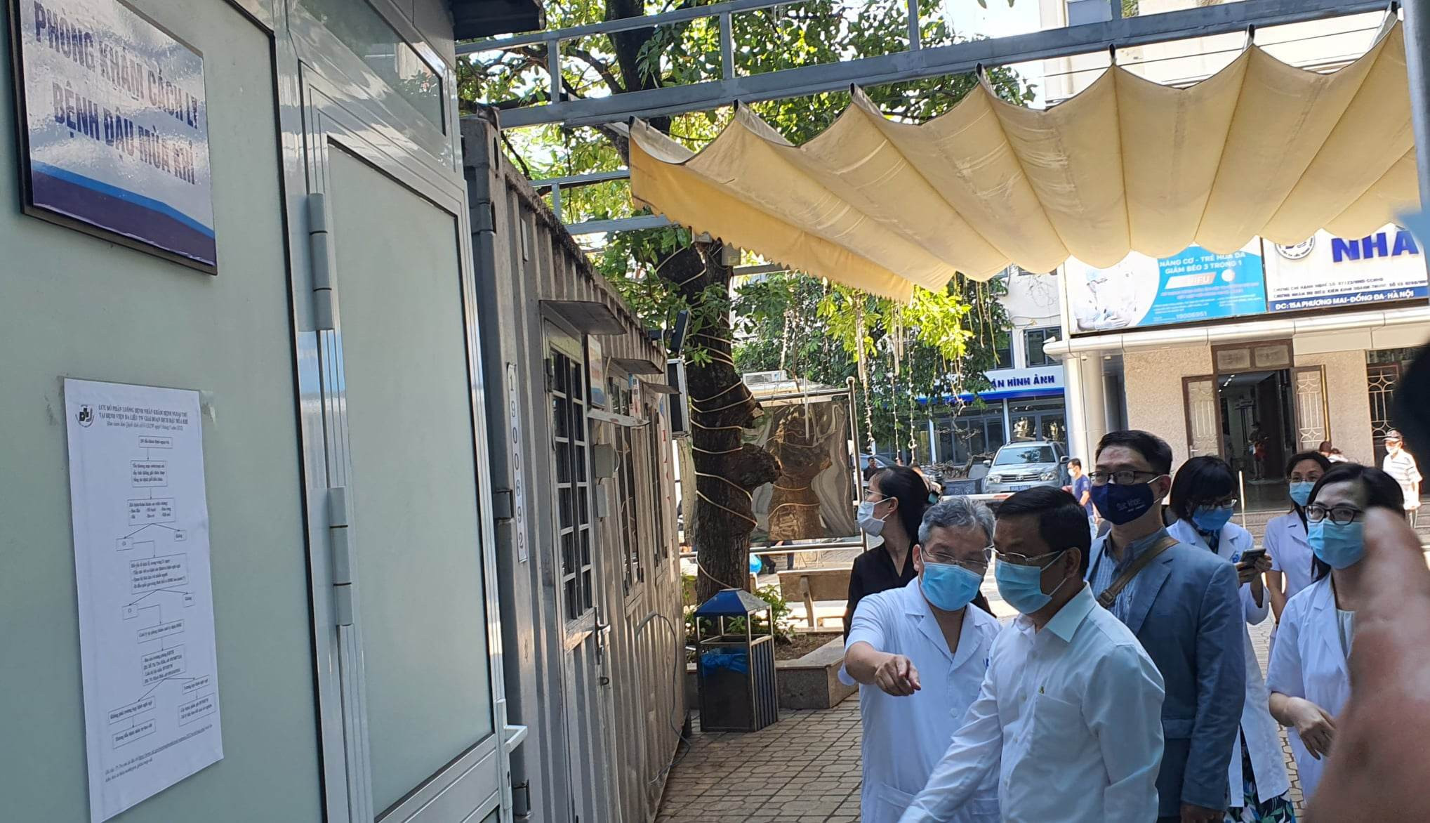Bộ Y tế bất ngờ 'truy bài' các thầy thuốc bệnh viện da liễu về đậu mùa khỉ