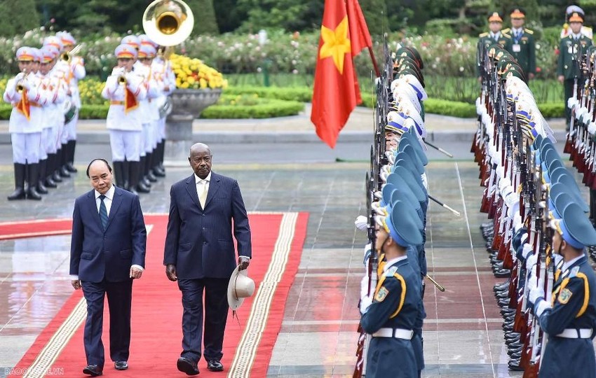 Chủ tịch nước chủ trì Lễ đón Tổng thống Uganda thăm Việt Nam 