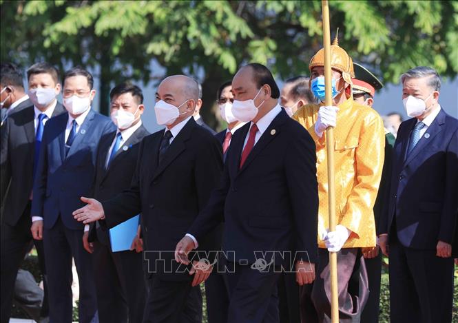 Lễ đón trọng thể Chủ tịch nước Nguyễn Xuân Phúc thăm Campuchia 