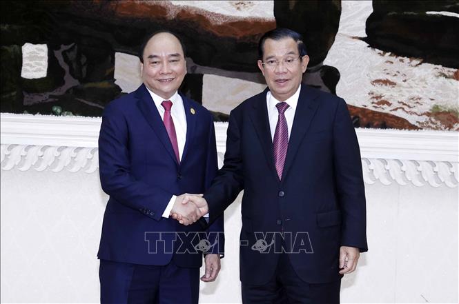 Chủ tịch nước Nguyễn Xuân Phúc gặp Thủ tướng Campuchia  