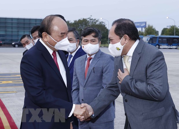 Chủ tịch nước lên đường thăm cấp Nhà nước Vương quốc Campuchia