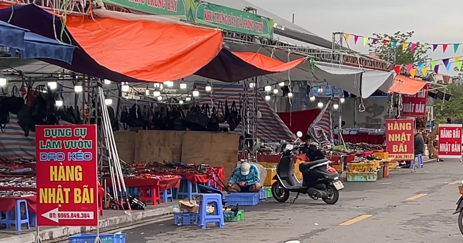 Hội chợ Tuần lễ người Việt Nam dùng hàng Việt Nam bán nhiều hàng Nhật cũ
