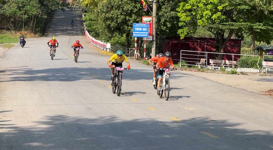 Giải đua xe đạp chinh phục đỉnh cao An Phụ, thị xã Kinh Môn lần thứ nhất